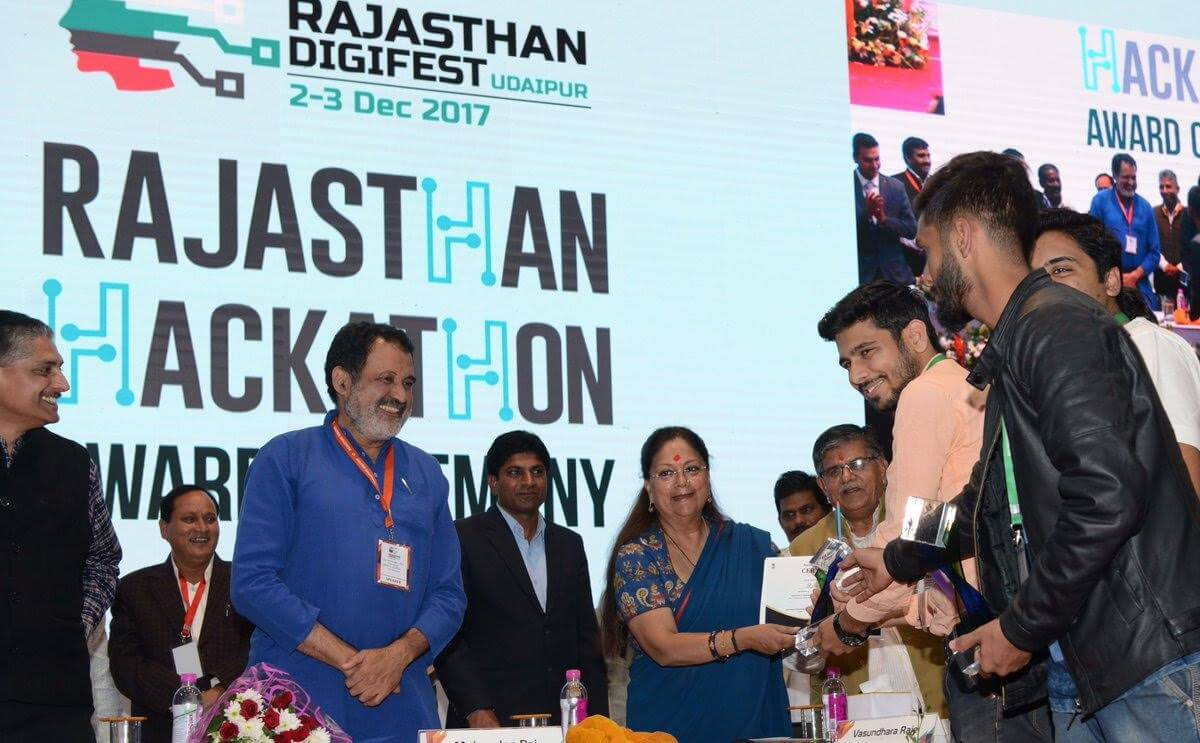Ritwik Joshi receiving a technical excellence award for Computer Science and AI at Techno India NJR, RTU.